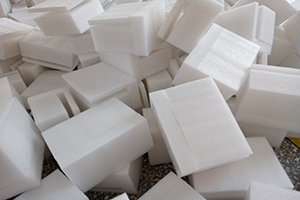 从生活消费到循环再生:聚苯乙烯包装的回收压实